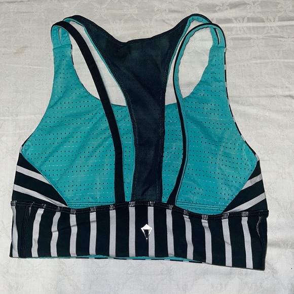 Ivivva Girls Size 10 stripped workout bra - Picture 4 of 9